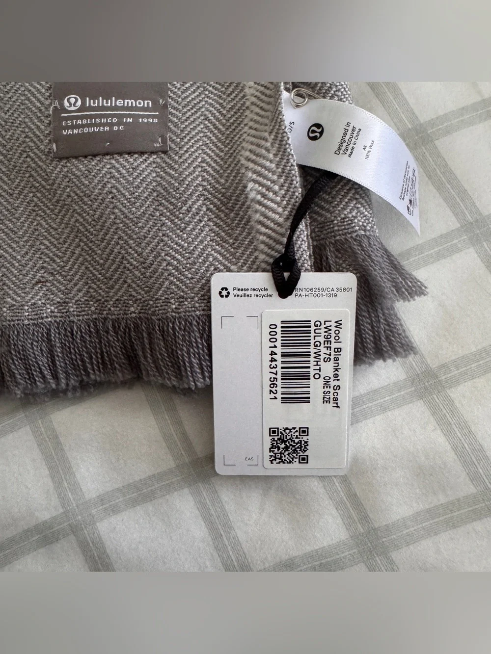 🆕🩶 Lululemon Wool Blanket Scarf - Gull Grey White Opal